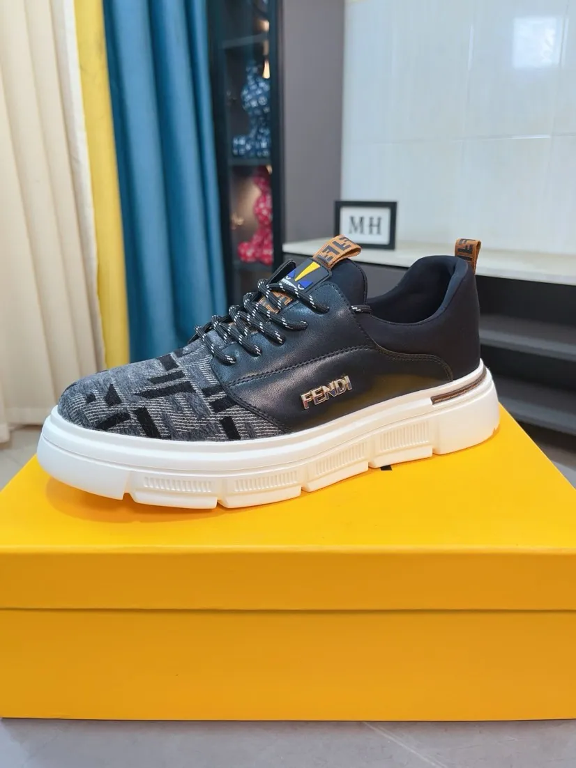 Factory price 420🌹🌹【FENDI】FENDI classic and comfortable men, this complex sneaker is made of soft calfskin➕genuine leather lining➕original ultra-light rubber material with rough outsole. This unique light and thin style is suitable for the casual and exquisite sensibility of this season. It is comfortable and natural on the feet. It is an everyday style for casual travel in autumn and winter! 38/44